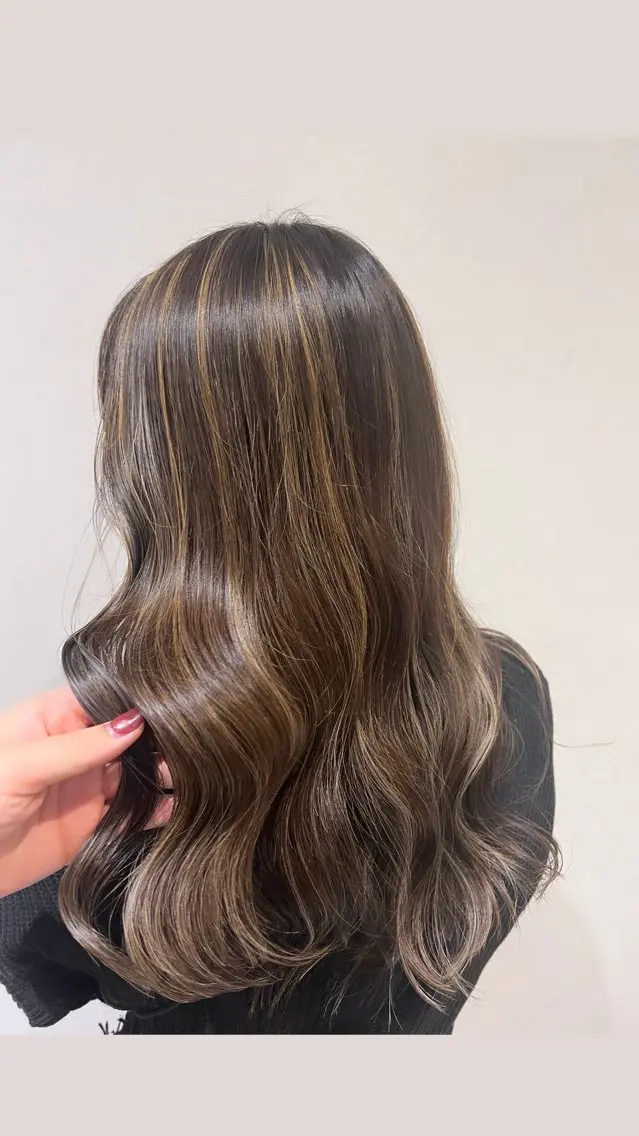 ロング ヘアカラー さとう あおいのヘアスタイル
