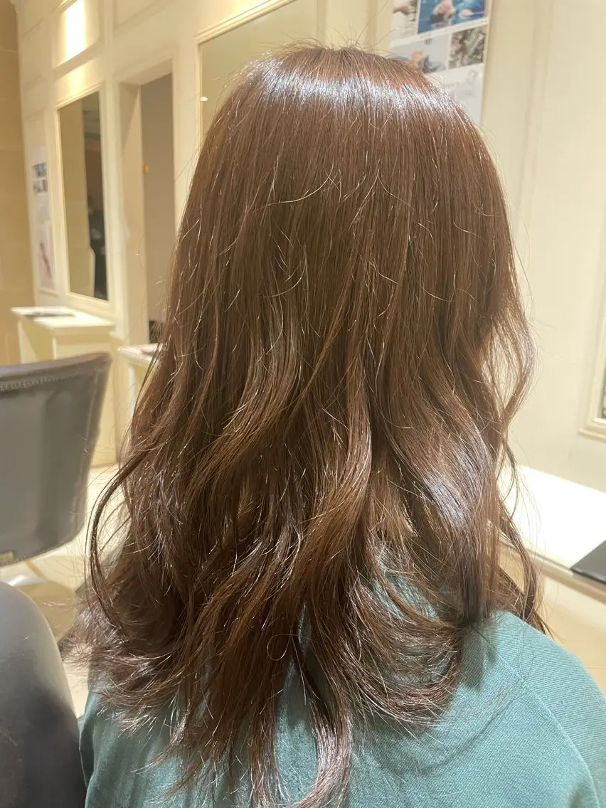 セミロング カラー アッシュ ベージュカラー 古川 玲のヘアスタイル