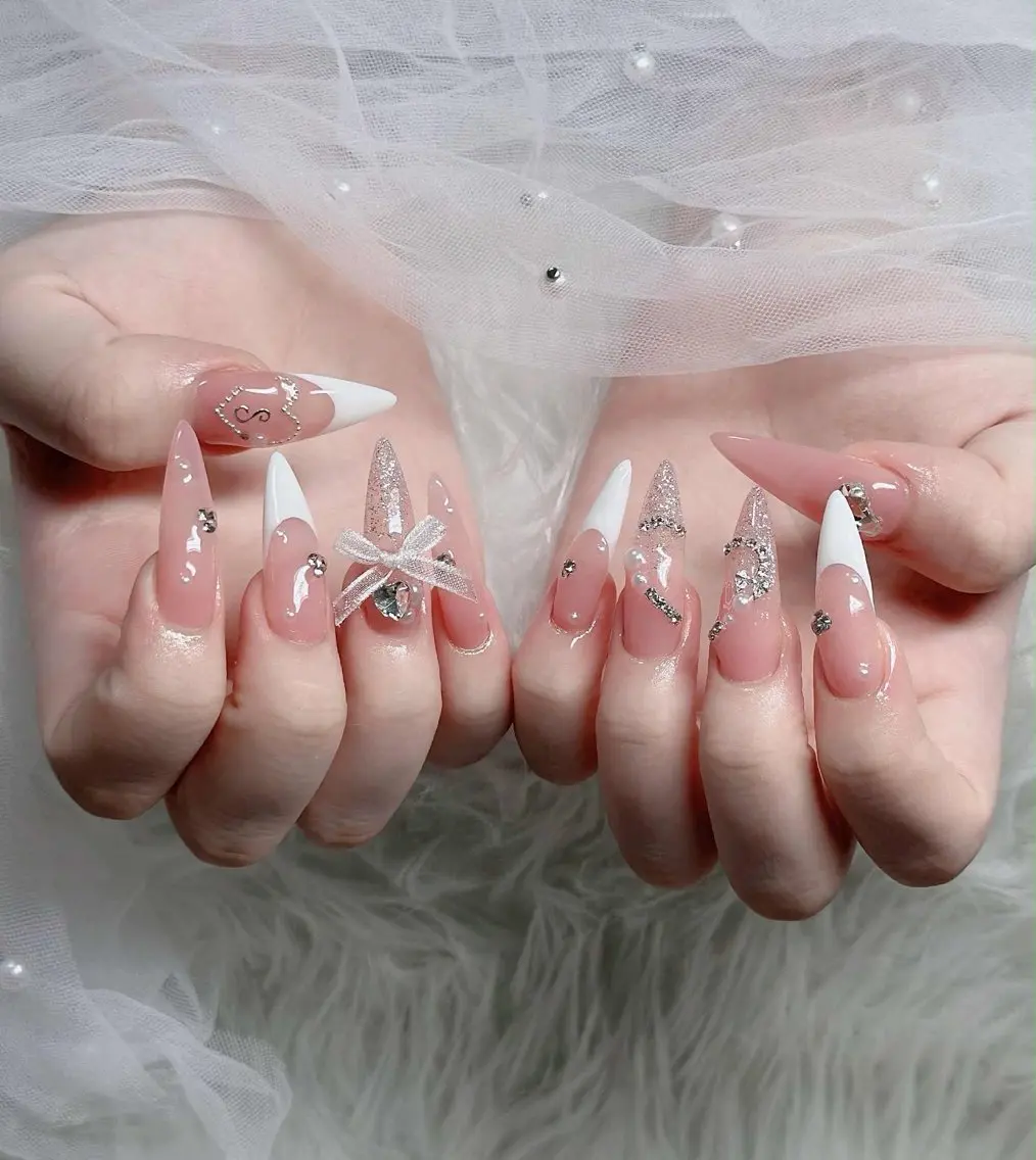 ネイル オーロラネイル フレンチネイル グラデーション 氷ネイル・うるうるネイル キラキラネイル ハンドネイル H.baby Nail Salonのネイルデザイン