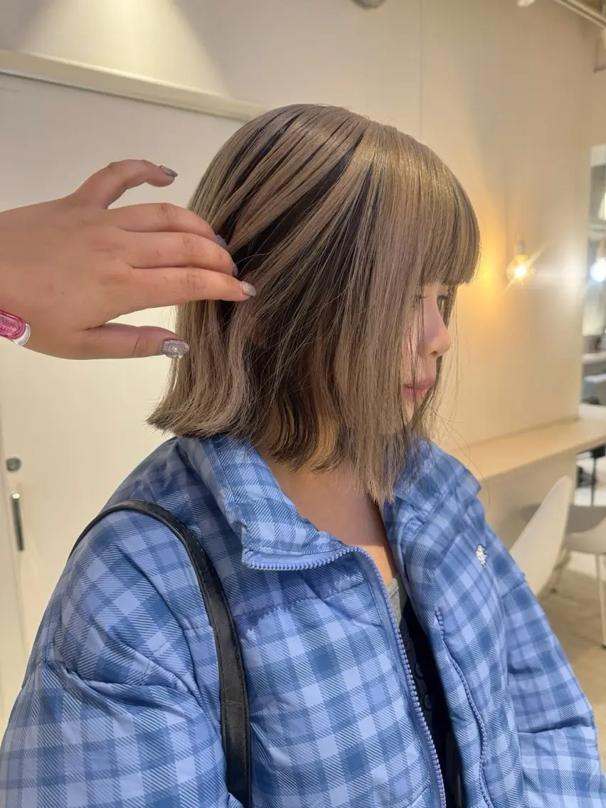 ショート カラー ベージュカラー ブラウンカラー カット ヘアカラー トリートメント Ami/艶カラー/ レイヤー/ハイトーンのヘアスタイル