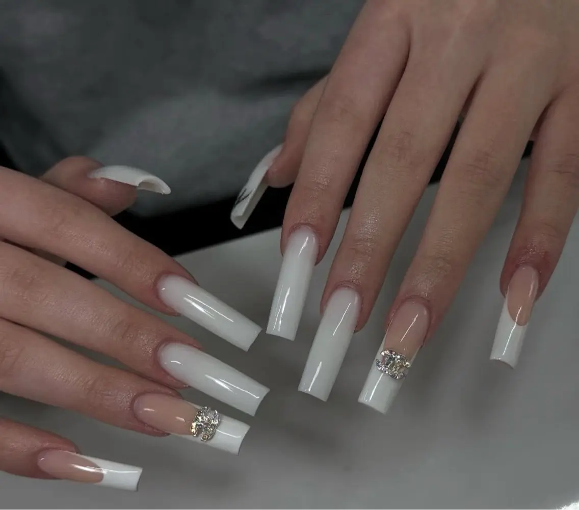 ネイル アートネイル ボルドー フレンチネイル ジェルネイル 氷ネイル・うるうるネイル ハンドネイル Julie Nail Rinのネイルデザイン