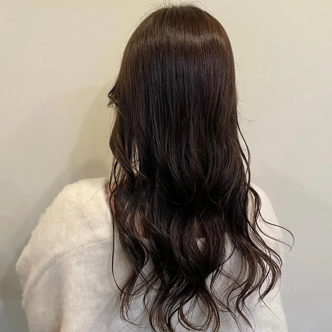 カラー KOKORO 中村 朱里のヘアスタイル