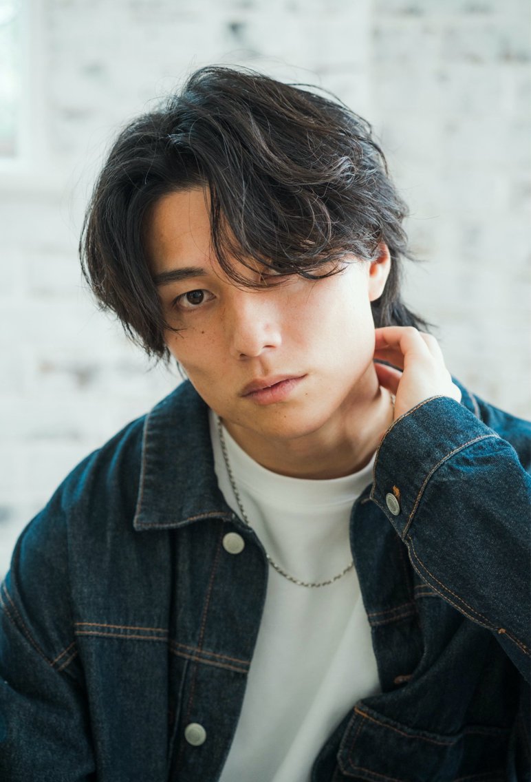 セミロング 邊土 壱功のヘアスタイル