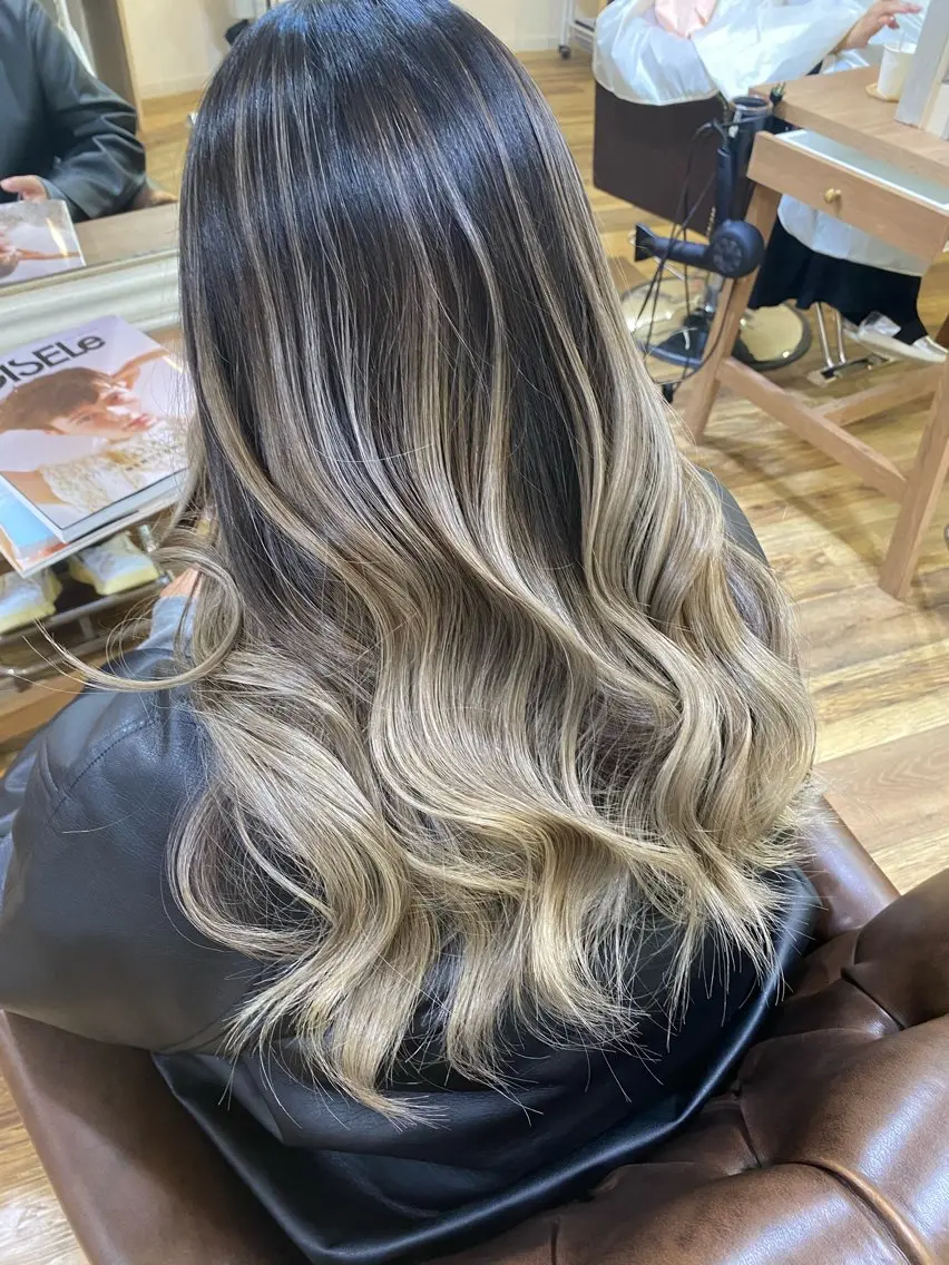 ロング カラー ヘアカラー トリートメント 服部 樹季のヘアスタイル