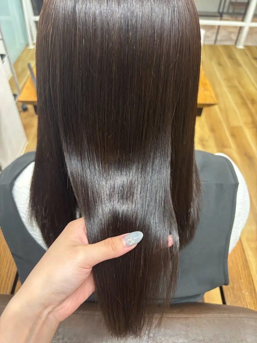 セミロング カット 縮毛矯正 rin : modaのヘアスタイル