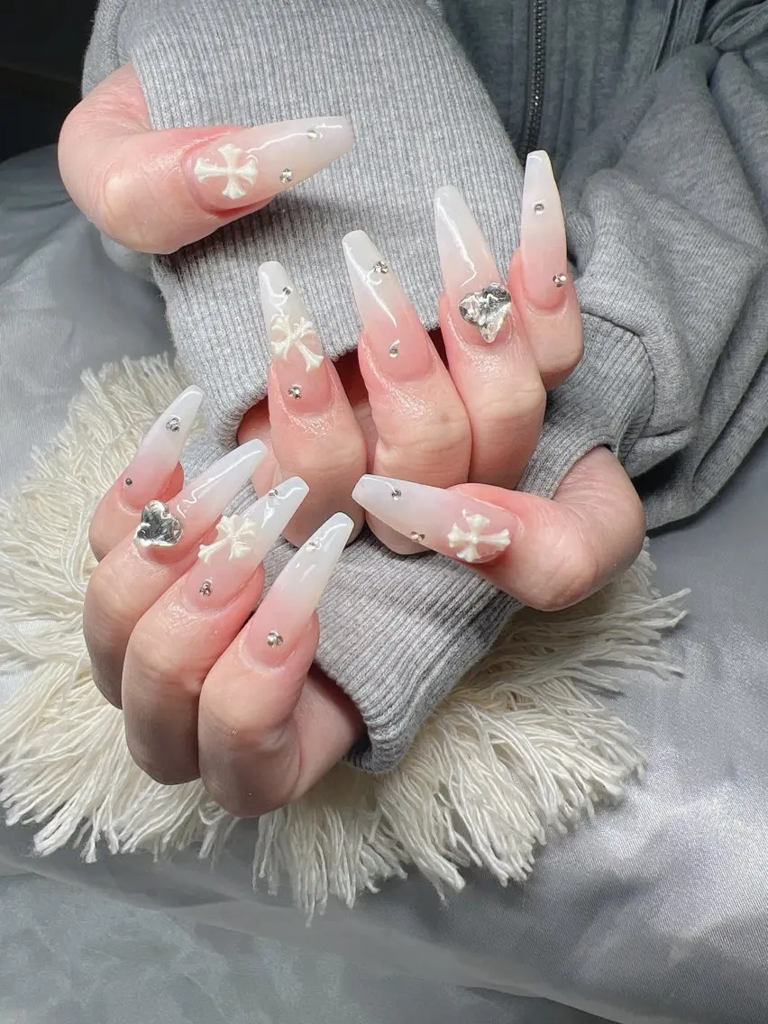 ネイル 長さ出し グラデーション 卒業式 キラキラネイル マグネットネイル Lee Nailsのネイルデザイン