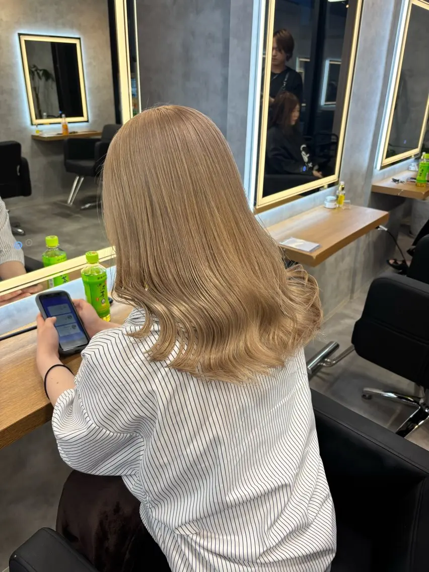 ロング カラー パーマ ヘアアレンジ ヘアカラー トリートメント ヘッドスパ ヘアセット 透明感ブリーチカラー 🌈TOMOHIROのヘアスタイル
