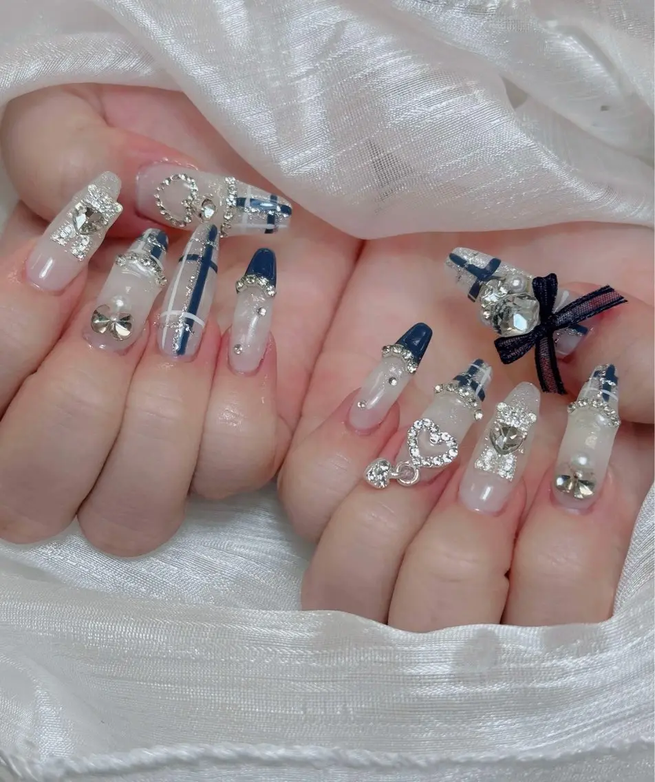 ネイル アートネイル オーロラネイル チークネイル 長さ出し フットネイル Anh Nail 歌舞伎町のネイルデザイン