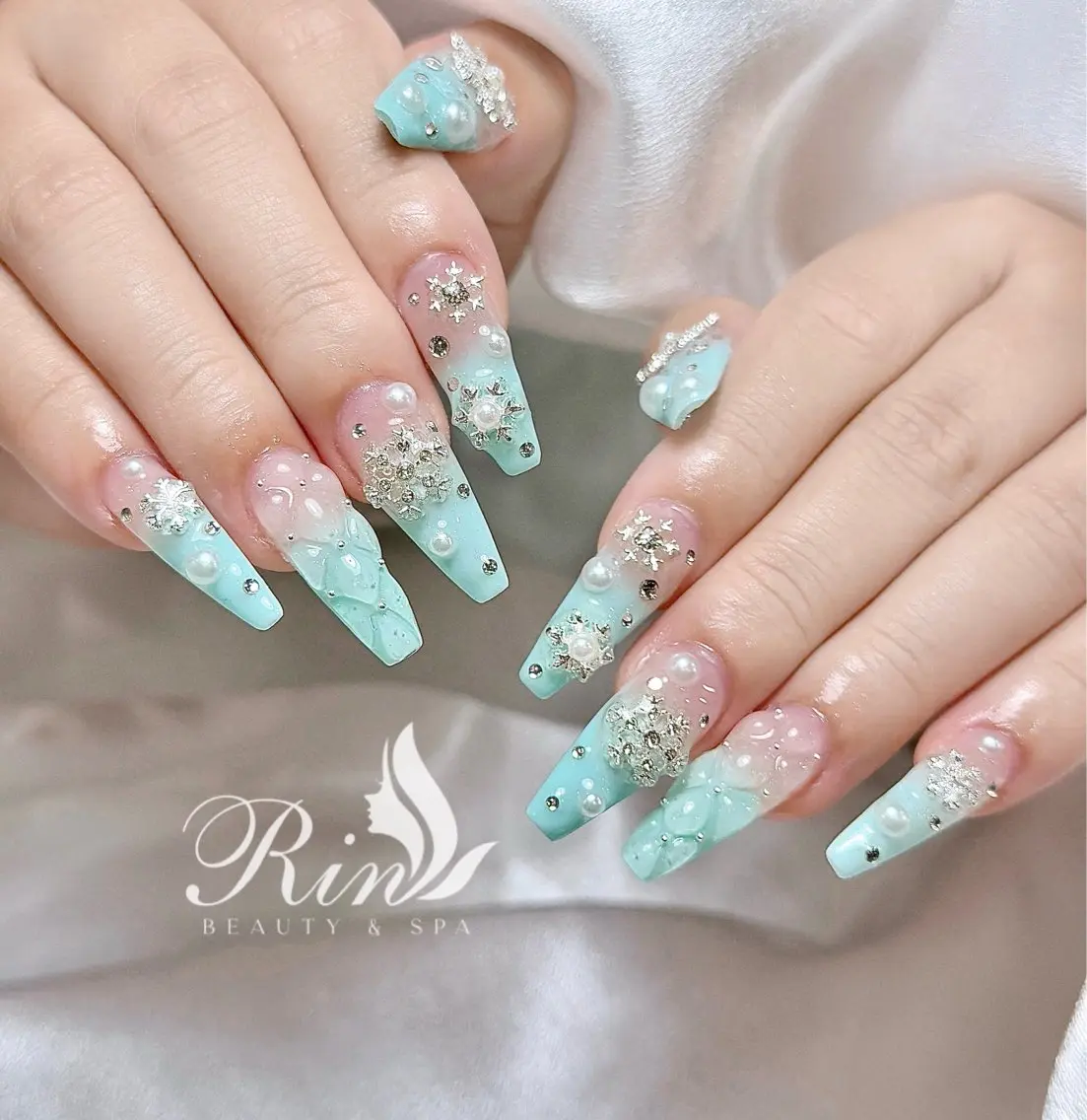 ロング Rin Nail 新大久保店のネイルデザイン