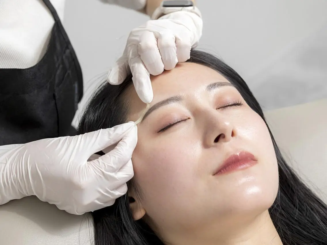 【黄金比眉WAX/レディース】眉毛アイブロウデザイン+メイク仕上げ ¥3700→¥1000の写真