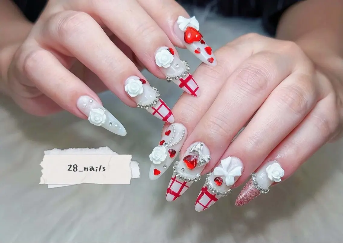 ロング ハンドネイル 28nails .thaoのネイルデザイン