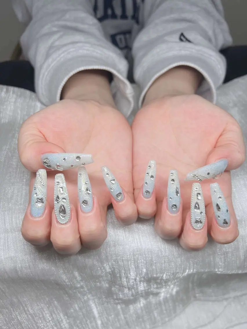 ネイル 長さ出し グラデーション 卒業式 キラキラネイル マグネットネイル Lee Nailsのネイルデザイン