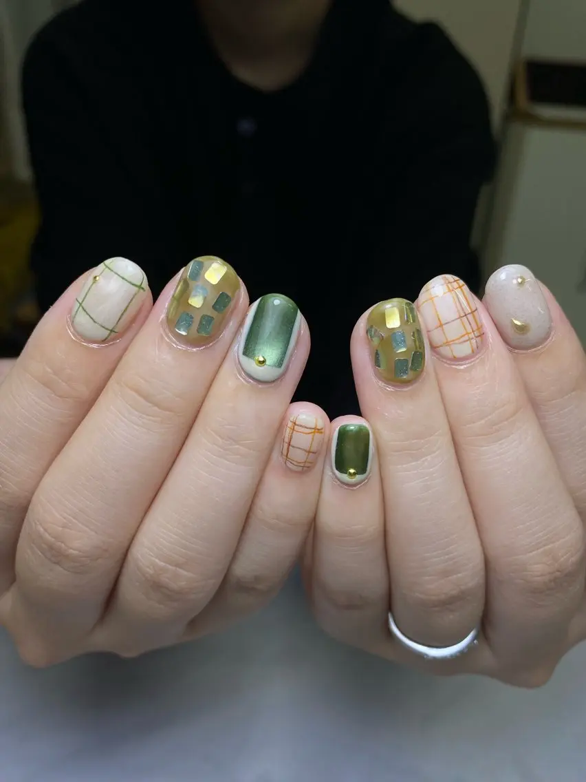 ネイル 成人式 フラッシュネイル フレンチネイル ガーリー キラキラネイル ハンドネイル 草加ニュアンスネイル 🌚hersのネイルデザイン