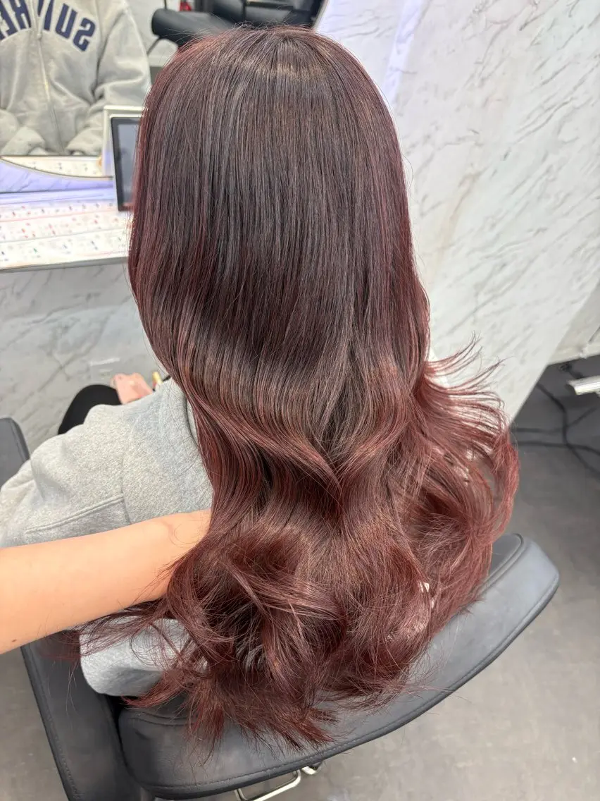 ロング カラー レッドカラー 韓国ヘア🎀 /♡𝓝𝓸𝓪♡のヘアスタイル