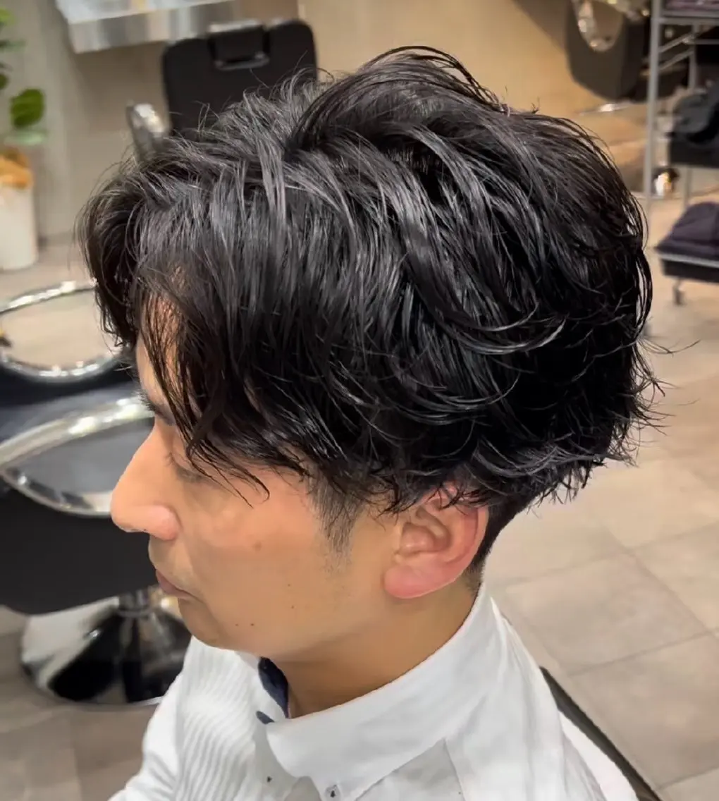 ミディアム パーマ メンズ ミディアムパーマ フェザーパーマ メンズパーマ カット パーマ QOL札幌YUTO （旧QOL円山）のヘアスタイル