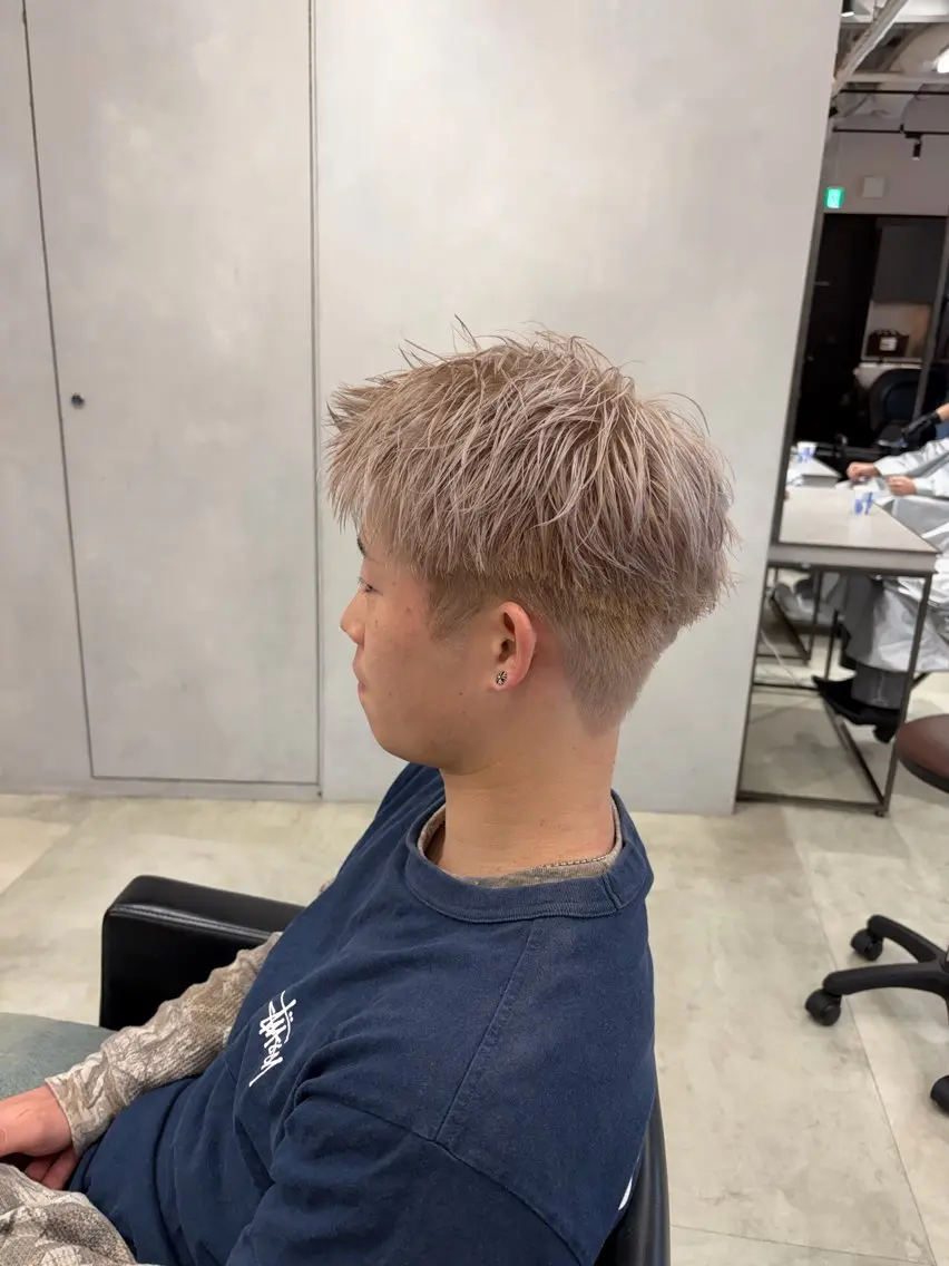 ショート カラー メンズ メンズブリーチ メンズハイトーン スパイキーショート ベージュカラー ブリーチ カット ヘアカラー メンズ特化🔥 金子直斗のヘアスタイル
