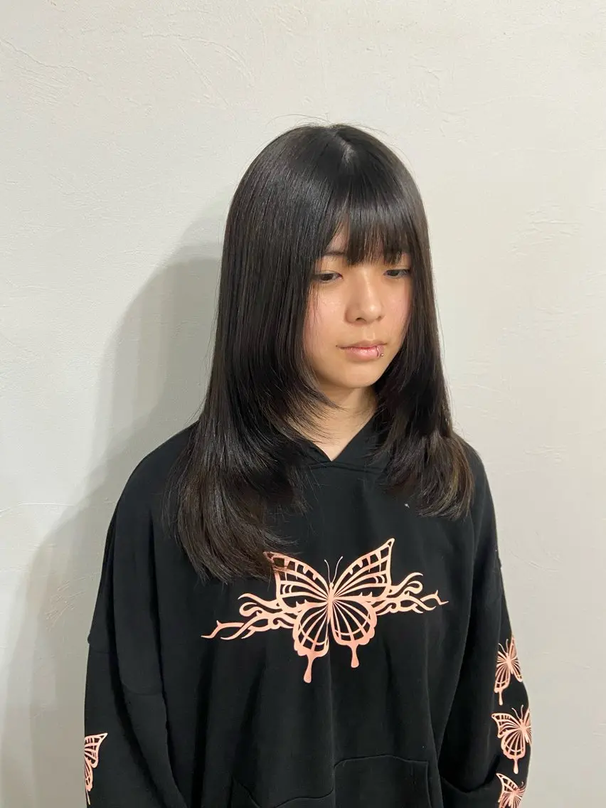 セミロング ハイレイヤー レイヤーカット 🍎韓国カラー licoris寛菜のヘアスタイル