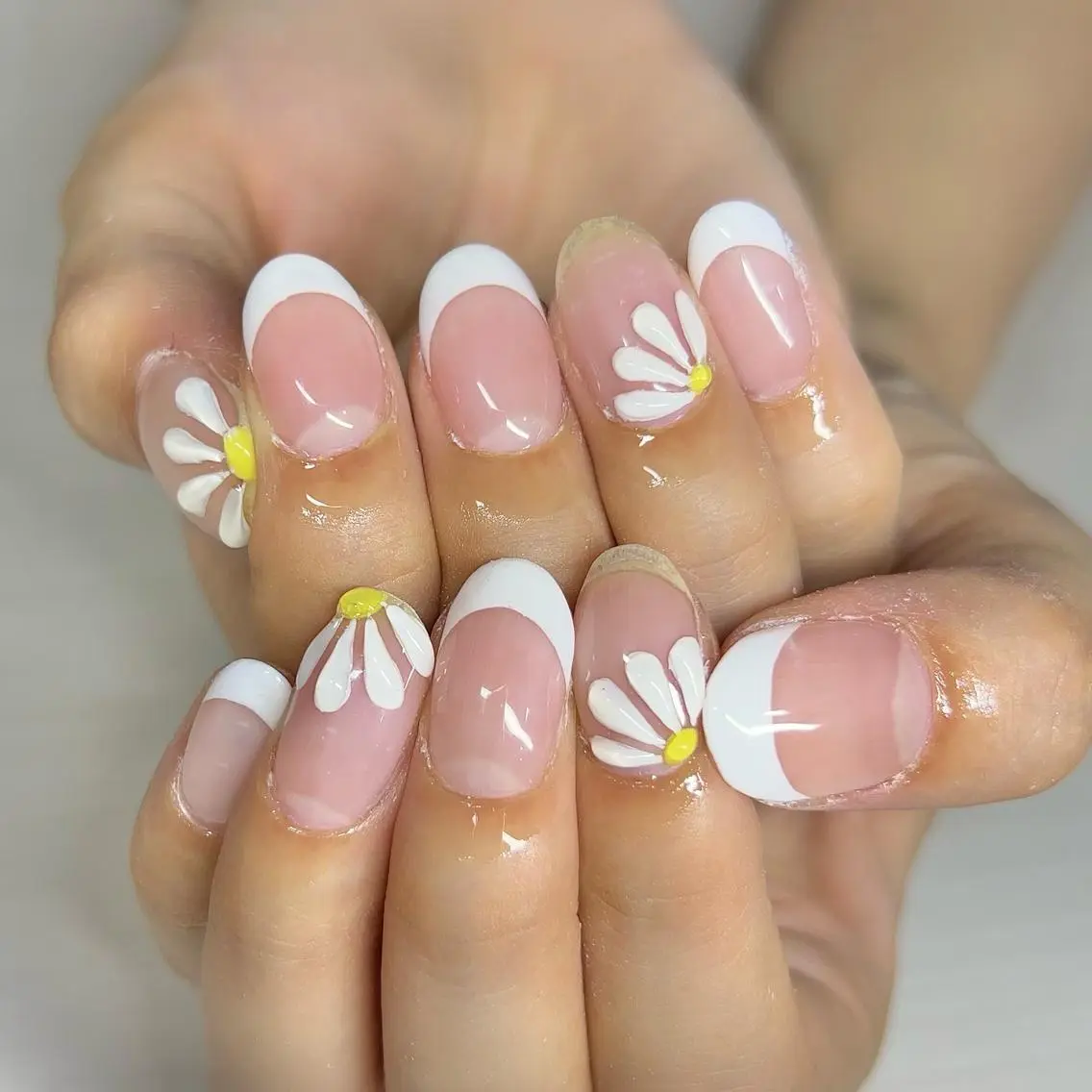 ネイル フレンチネイル ハンドネイル 【Yappy🌈】 💖P-tanaのネイルデザイン