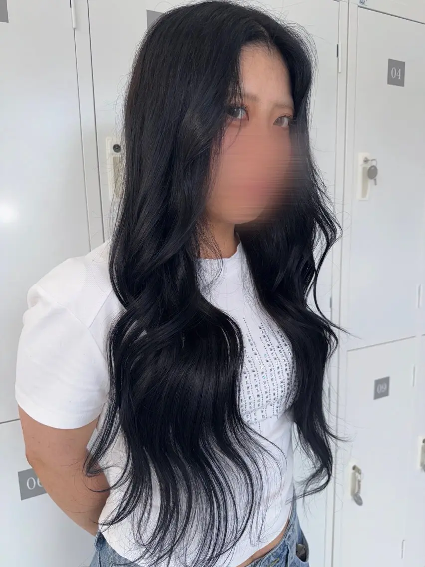 ロング カラー 黒髪 ブルーカラー ブルーブラック 透明感カラー 結城 虹心のヘアスタイル