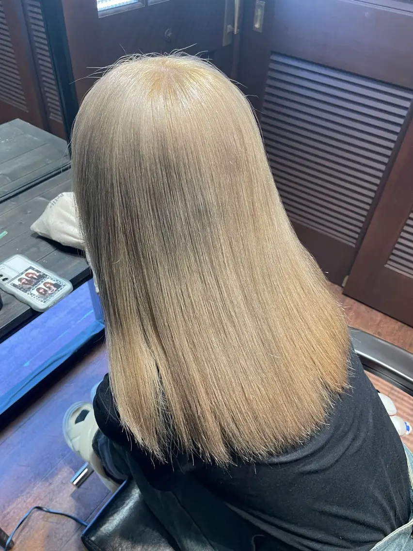セミロング カット ヘアカラー N°Elune RINNAのヘアスタイル