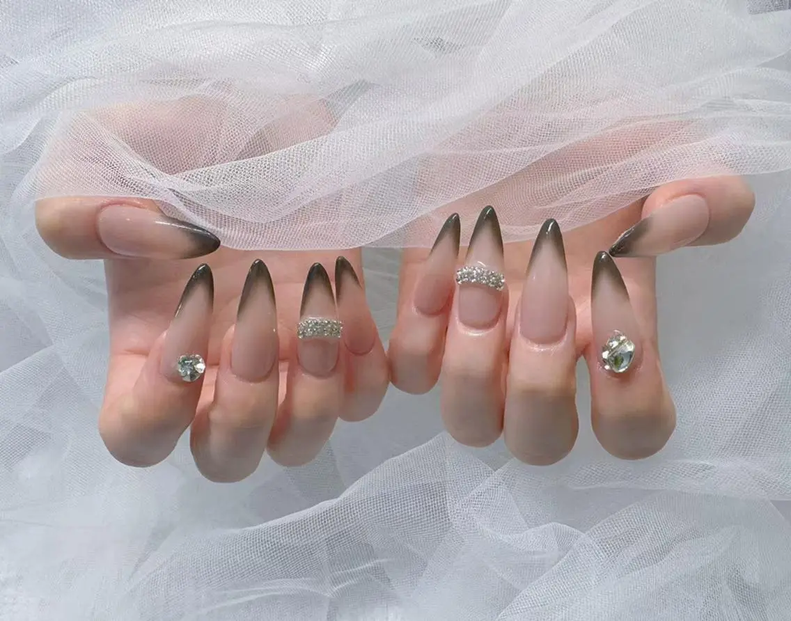 ネイル 長さ出し フレンチネイル ジェルネイル ガラスフレンチ 韓国ネイル Hana Bloom Nail💛Rinaのネイルデザイン