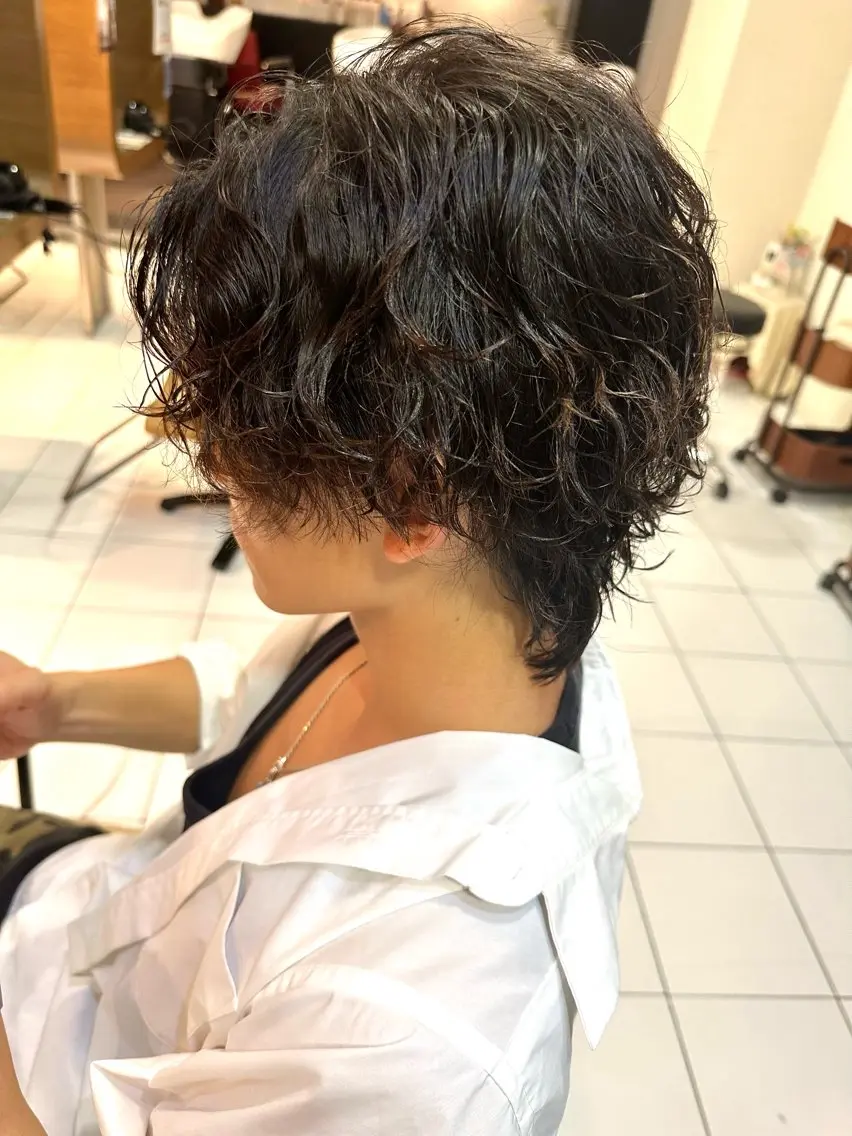 ショート パーマ メンズ 橋本 匠平のヘアスタイル
