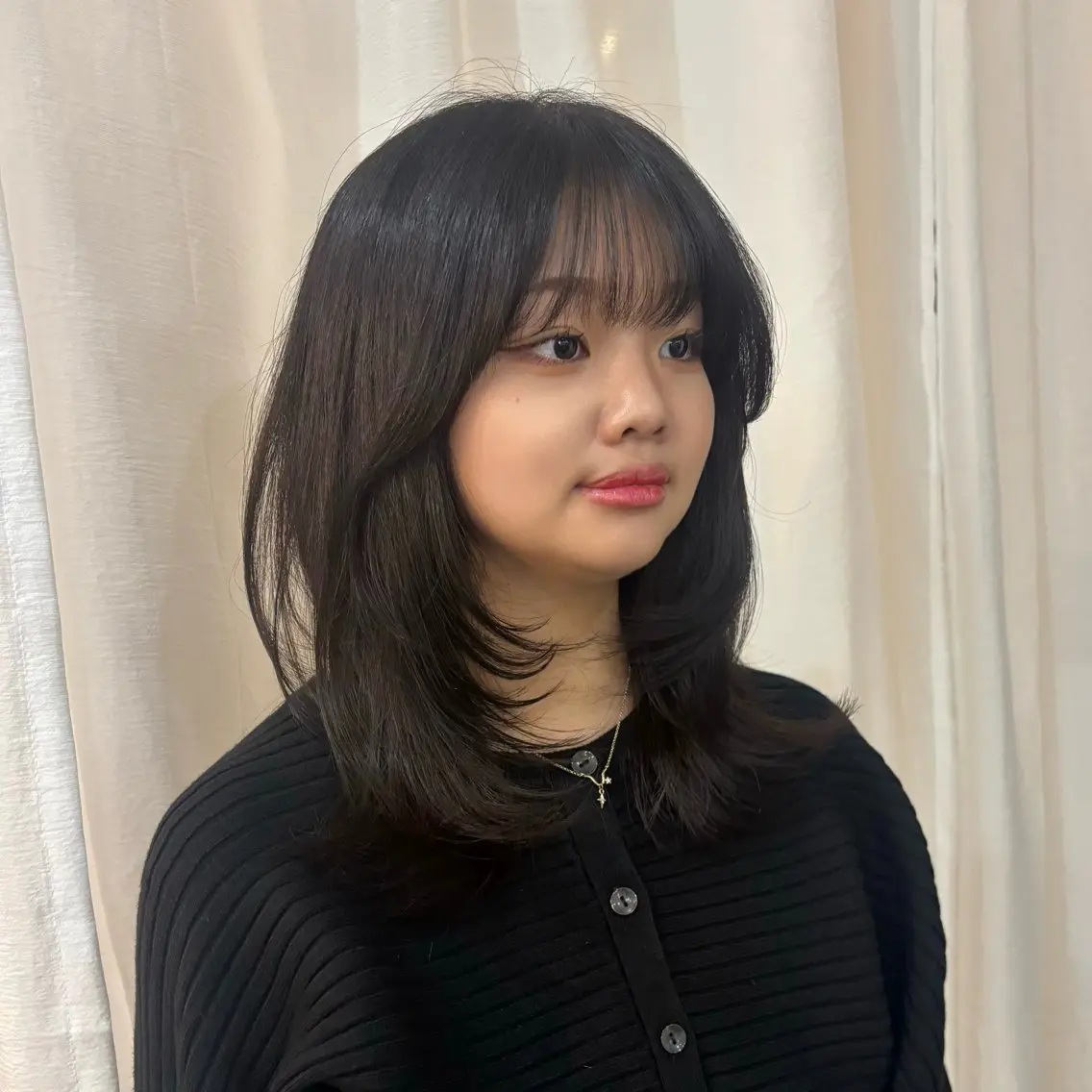 セミロング ハッシュカット 小顔カット カット ゆうめ 透明感カラー /韓国風レイヤーのヘアスタイル