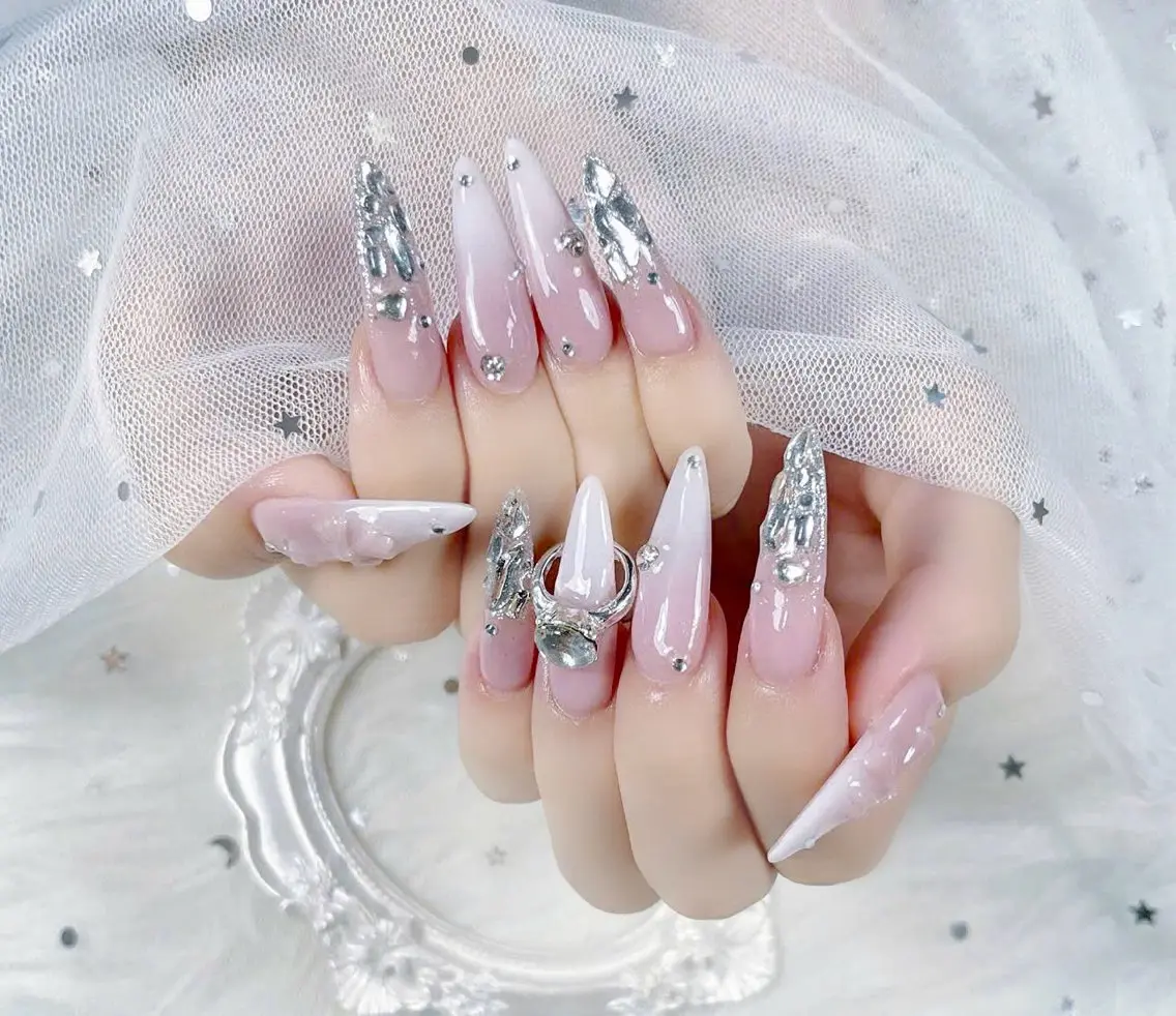 ネイル チークネイル 長さ出し フレンチネイル ジェルネイル グラデーション ハンドネイル THANHTHANH NAILのネイルデザイン