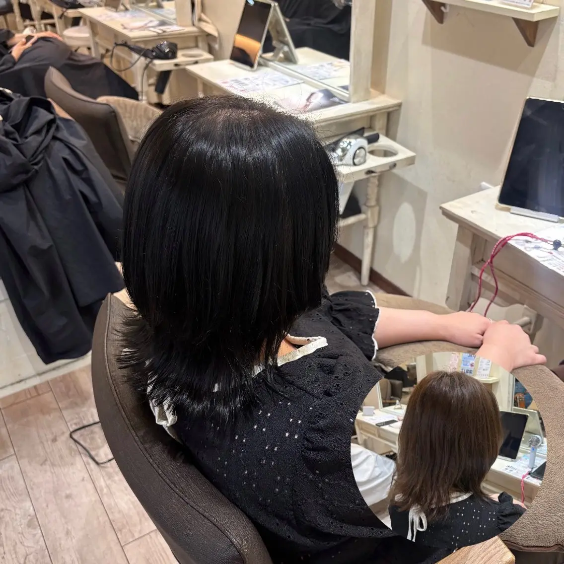 ミディアム カラー 黒髪 透明感カラー イルミナカラー カット ヘアカラー トリートメント 艶髪/縮毛矯正/ レイヤー/栄/あやかのヘアスタイル