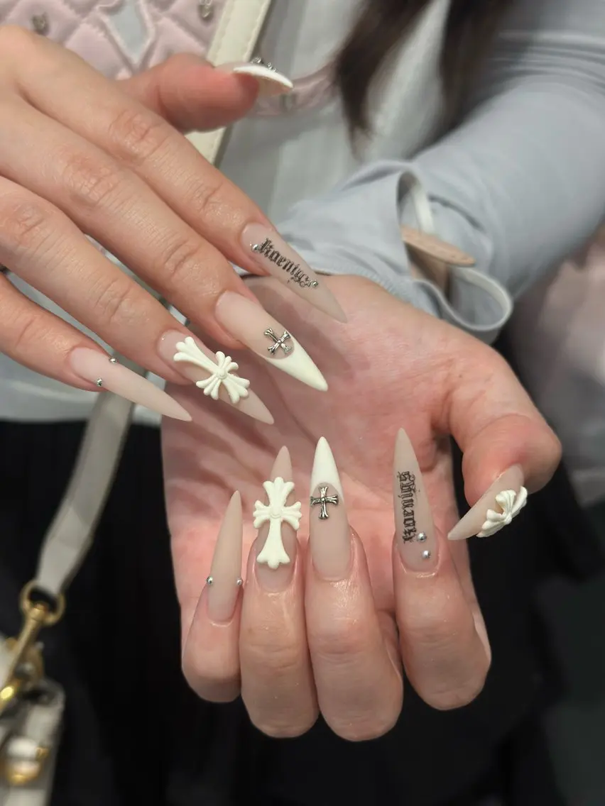 ネイル チークネイル ドット フレンチネイル グラデーション ハート ハンドネイル ハンドケア Eli Muse 新宿ネイルのネイルデザイン
