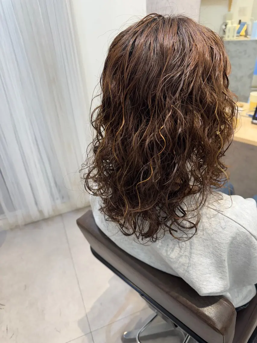 ミディアム パーマ ミディアムパーマ カット パーマ トリートメント 似合う髪型が 分からない方へのヘアスタイル