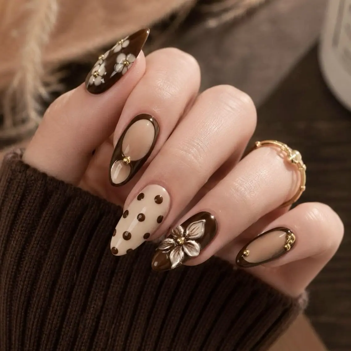 ネイル ブラウン ドット フラワーネイル フレンチネイル ジェルネイル ハンドネイル Umee Nailのネイルデザイン
