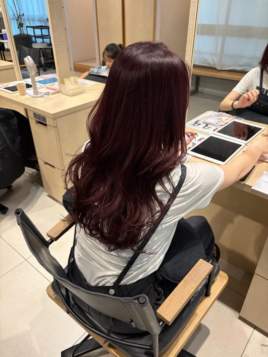 カラー ボルドーカラー ヘアカラー まとい︎︎ ︎︎のヘアスタイル