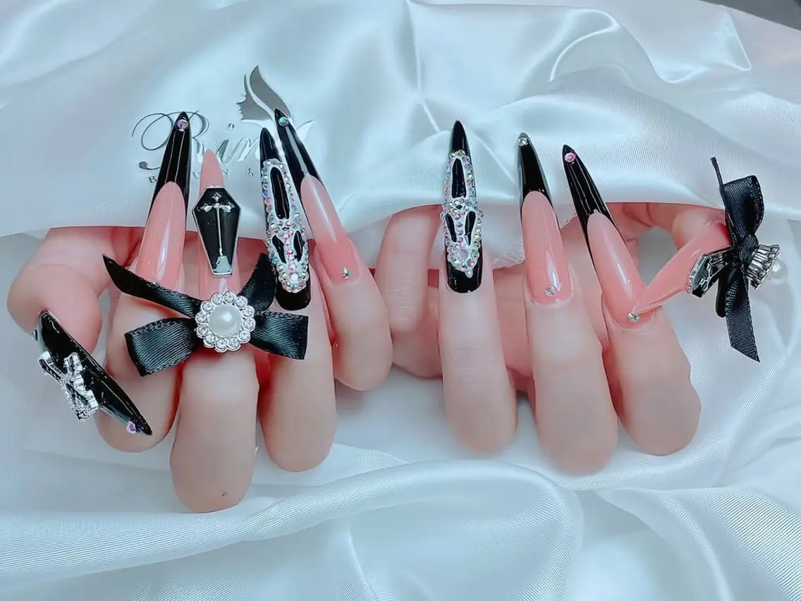 ネイル チークネイル 桜ネイル フレンチネイル ジェルネイル ガラスフレンチ ハンドネイル Rin Nail 新大久保店のネイルデザイン