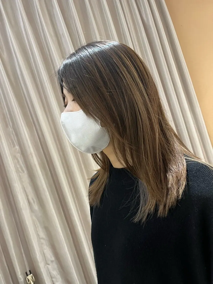セミロング レイヤーカット Greens Yokoのヘアスタイル