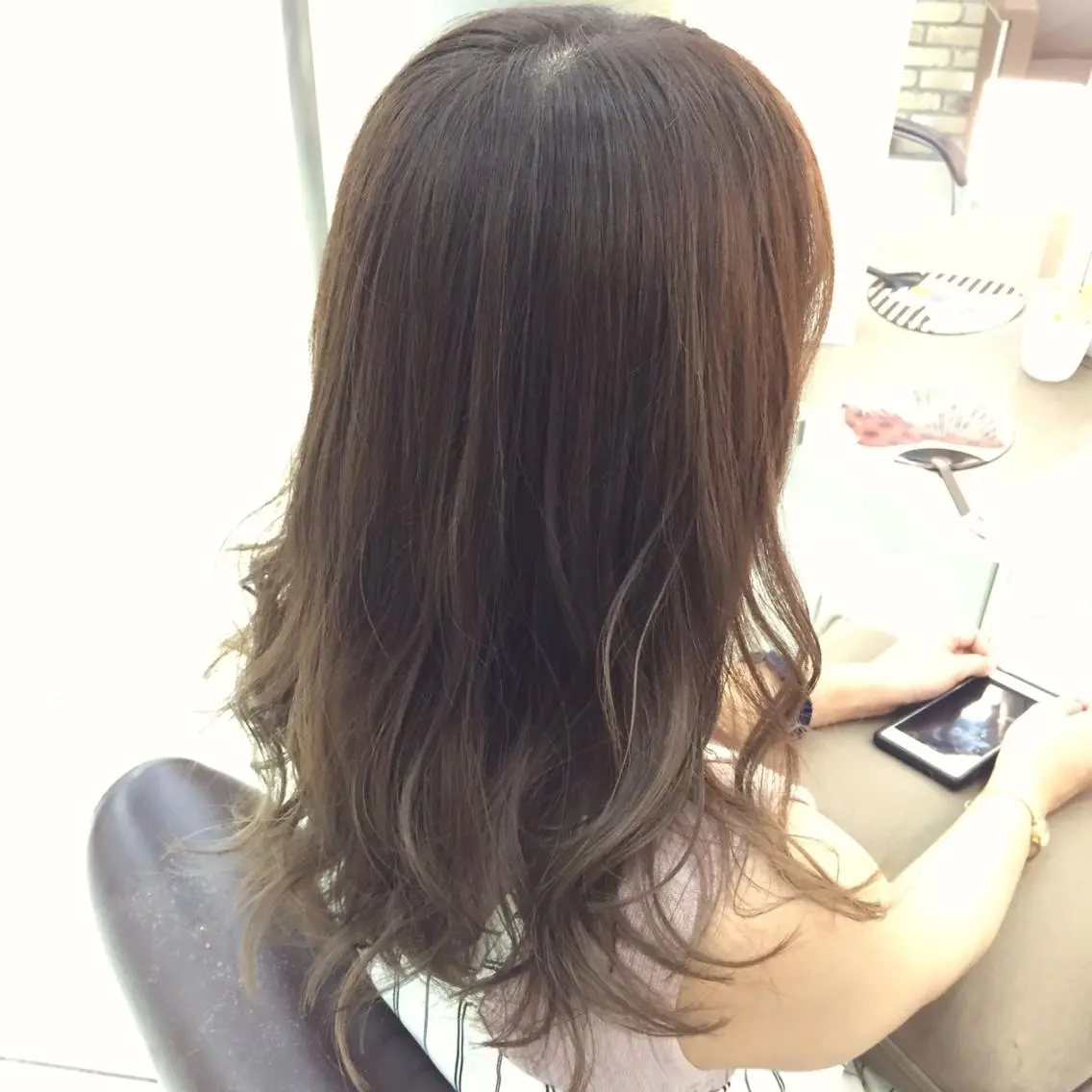 セミロング ロング カラー グレージュ 大平 美沙のヘアスタイル