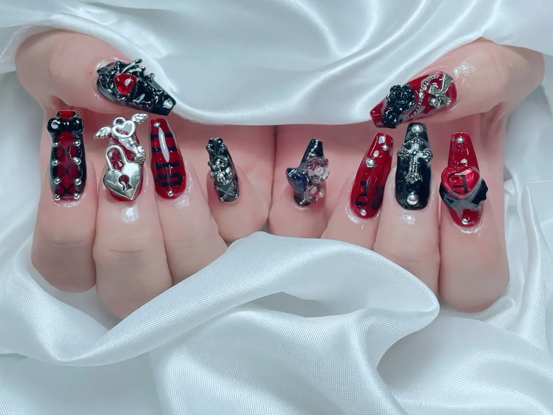 ネイル アニマル柄 ボルドー ブラウン チークネイル フレンチネイル Rin Nail 新大久保店のネイルデザイン