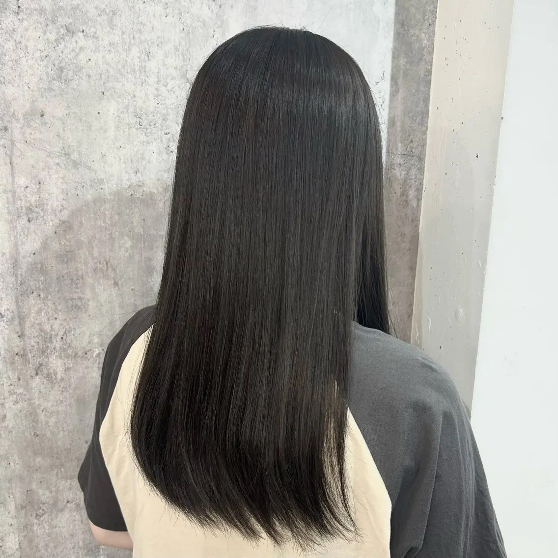 ロング カラー ダークグレー ヘアカラー 原 心愛のヘアスタイル