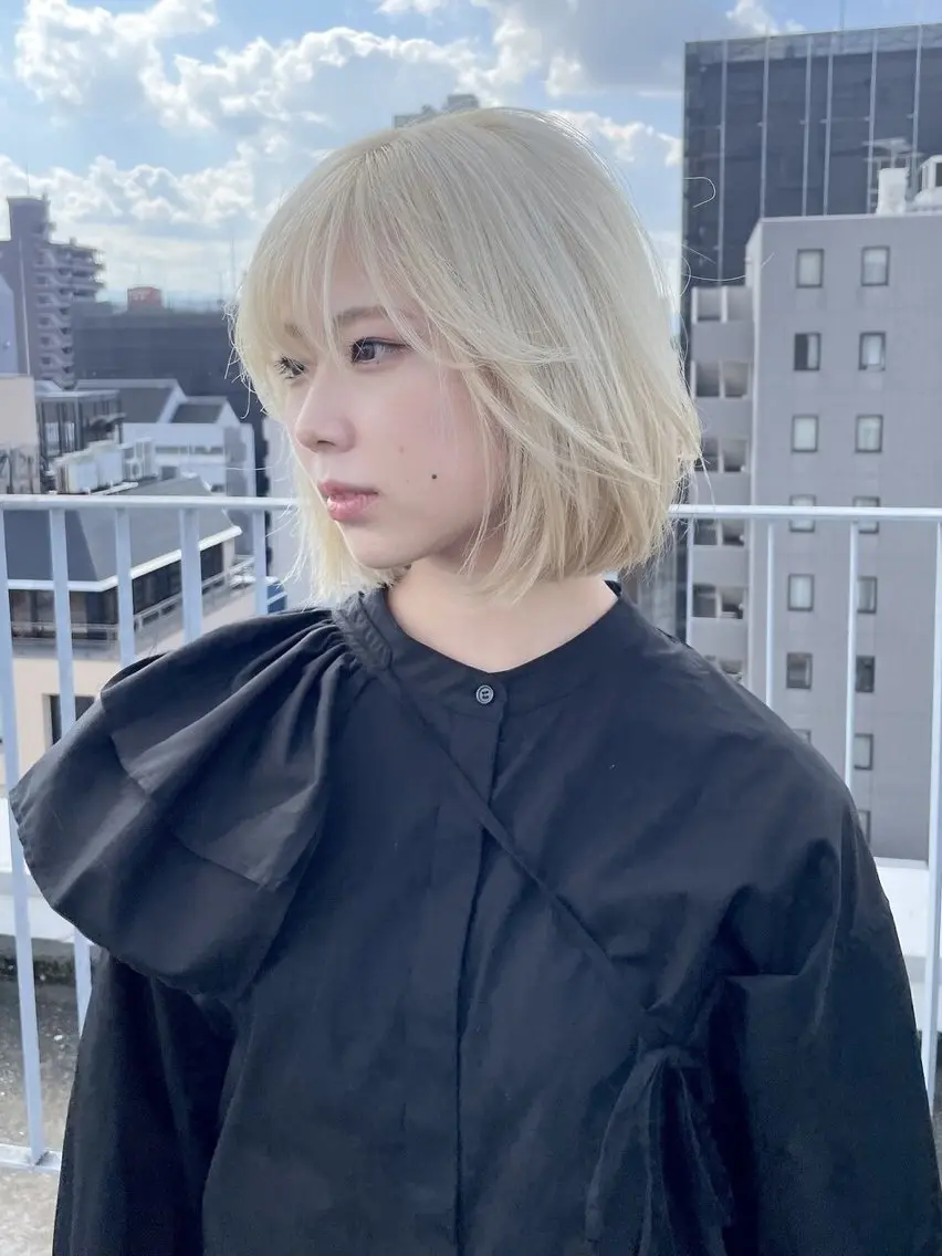 ショート カラー ヘアアレンジ バレイヤージュ ブリーチ ブロンド ケアブリーチ ハイライトカラー lani ブリーチ /ダブルカラーのヘアスタイル