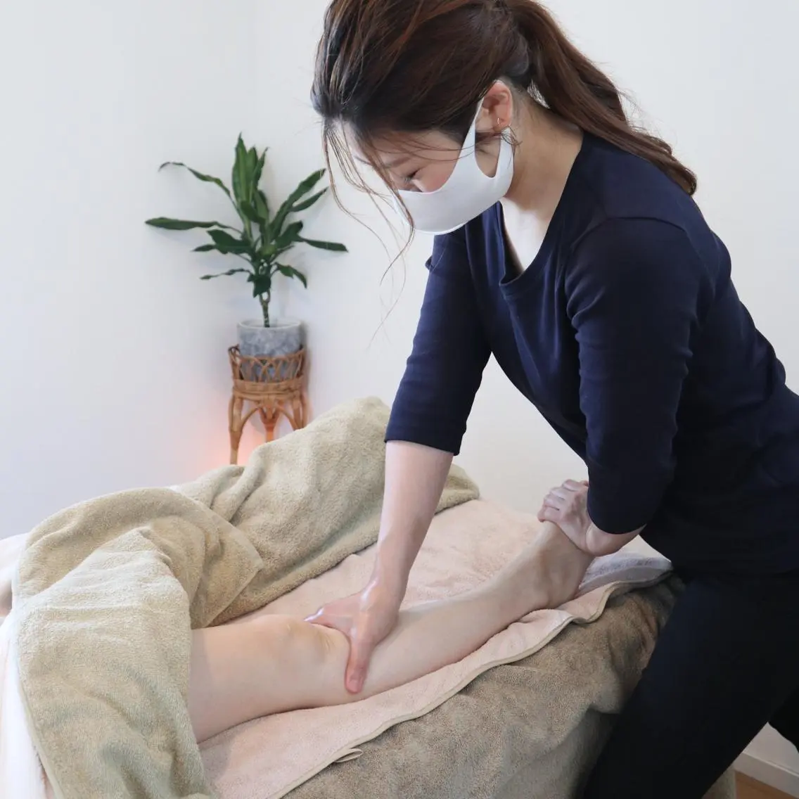 【足裏・ふくらはぎのダルさ解消！】疲れた体をリセット! リフレクソロジー（足裏/ひざ下）45分の写真