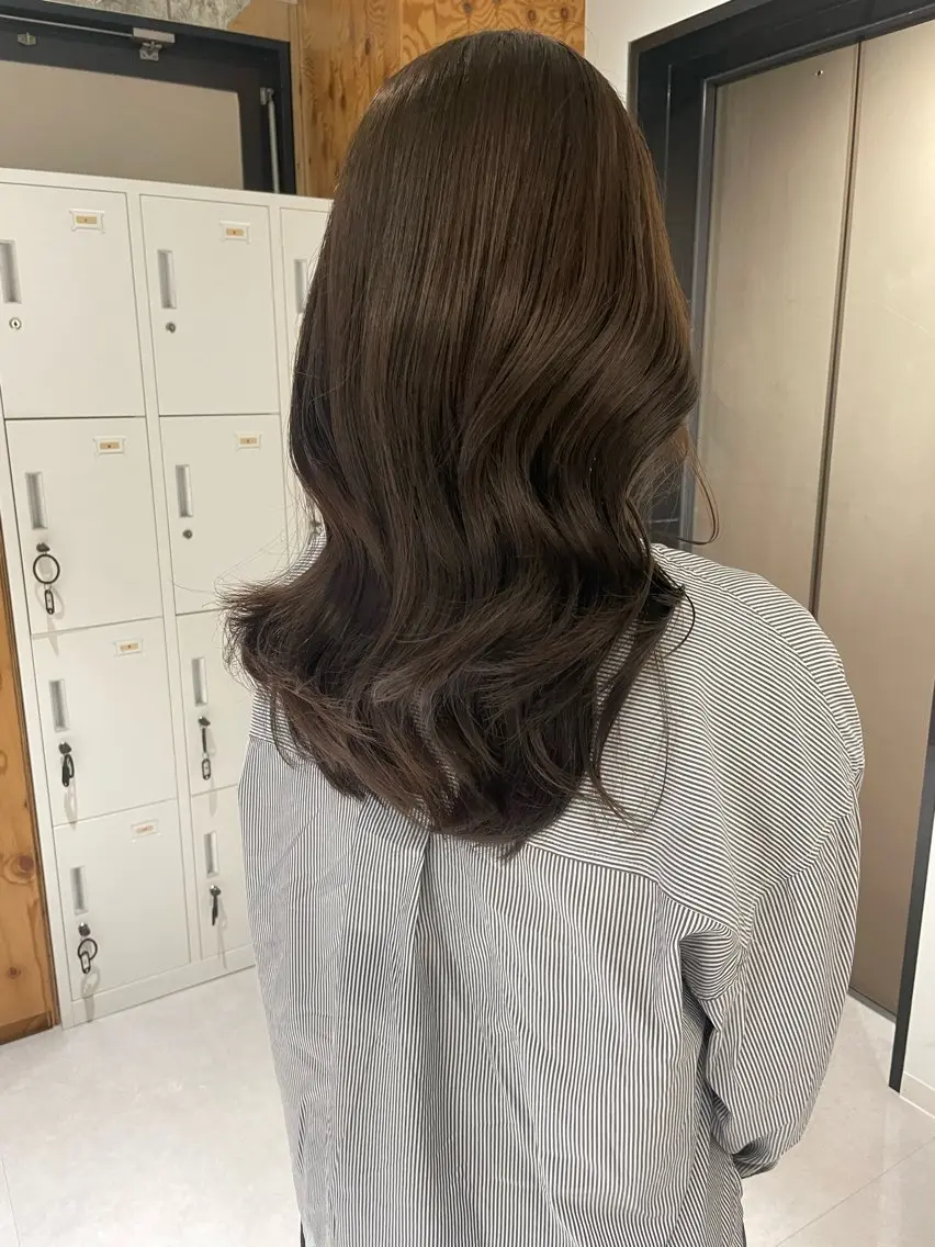 セミロング レイヤーカット カット ヘアカラー トリートメント アキ/梅田/顔まわり /レイヤーカット/のヘアスタイル