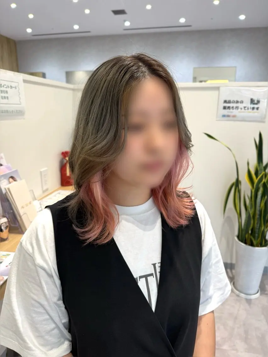 ミディアム カラー ブリーチ グレージュ インナーカラー オリーブグレージュ オリーブグレー カット ヘアカラー トリートメント 長谷川 紗羅のヘアスタイル