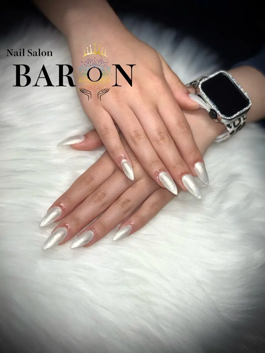 ネイル キラキラネイル ラメ(グリッター) ワンカラーネイル ホワイト ♛︎BARON♛︎ MASHIROのネイルデザイン