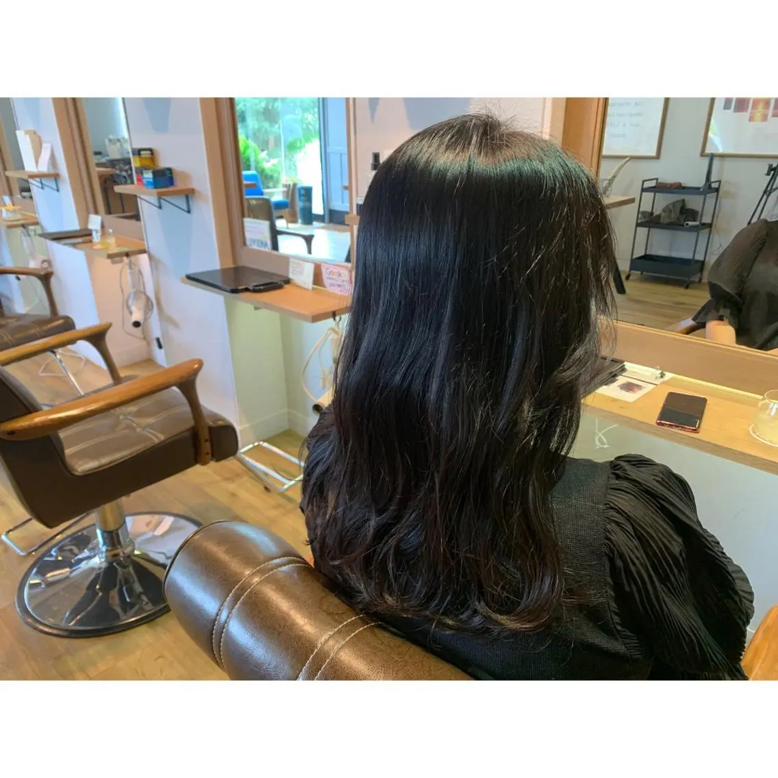 ロング カラー 黒髪 ブルーカラー ブルーブラック ヘアカラー トリートメント ツキダテ ユイのヘアスタイル