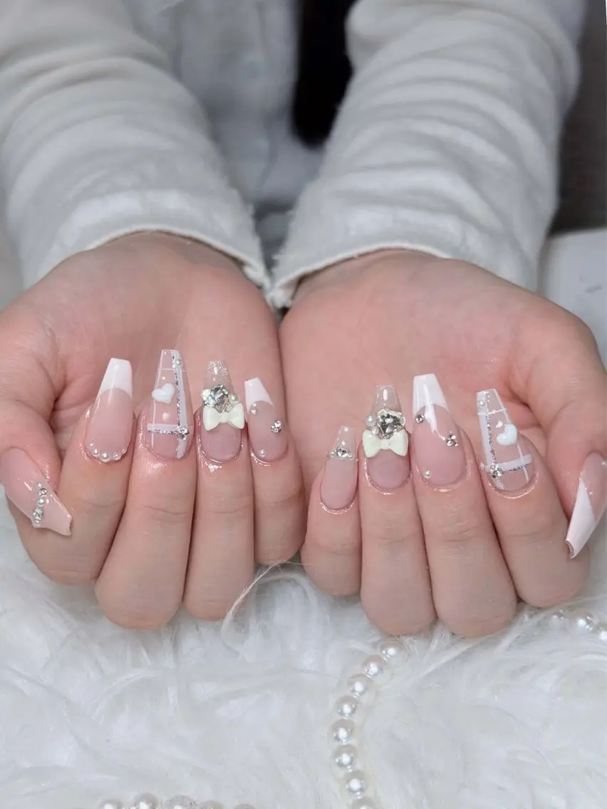 ネイル チークネイル ドット フレンチネイル グラデーション ハート ハンドネイル Julli NailStudioのネイルデザイン