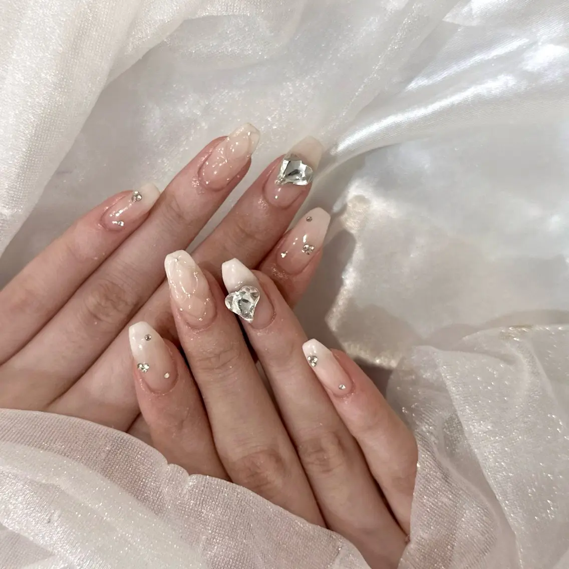 ネイル ハンドネイル ハンドケア sara : salon ELVIのネイルデザイン