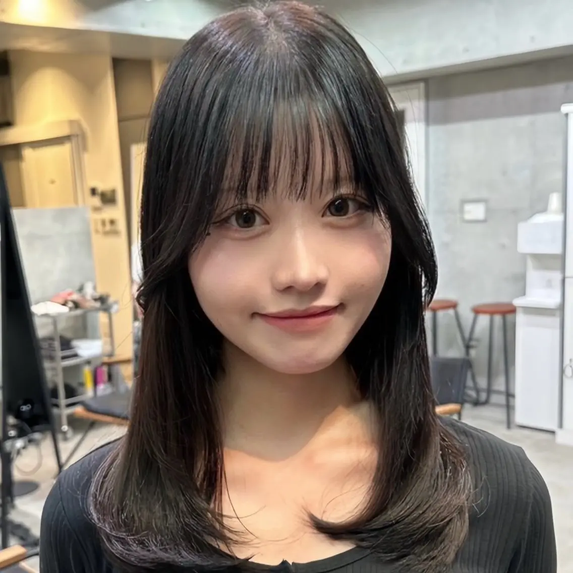 ミディアム 顔まわりレイヤー 韓国風ヘア レイヤーカット 似合わせカット シースルーバング カット オシャレ髪✔️ 店長オオキアキヒロのヘアスタイル