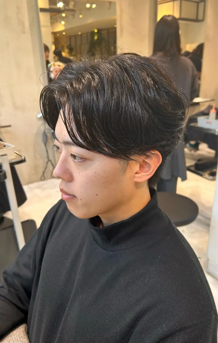 ショート パーマ メンズ ビジネス センターパート フェードカット フェザーパーマ メンズ韓国風 メンズ清潔感のプロ 💈メンズパーマ藤田のヘアスタイル