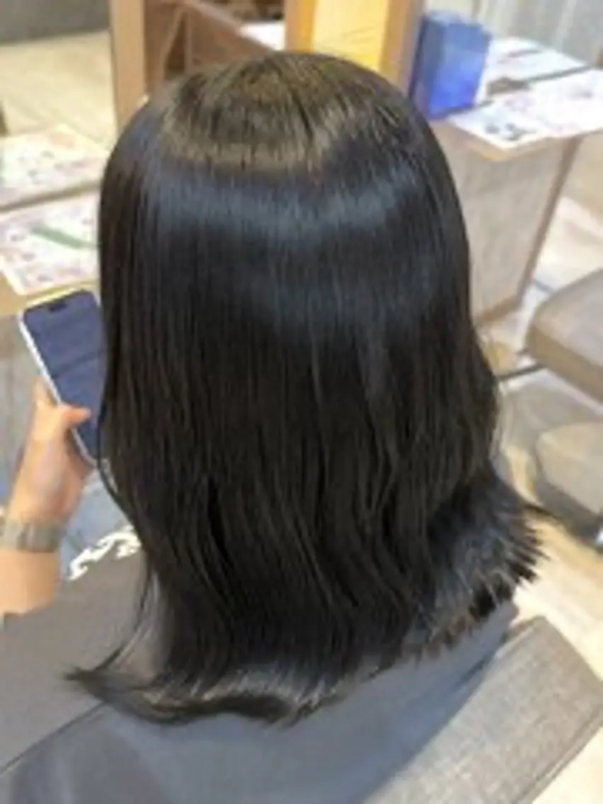 セミロング カラー elu あやね💜 🫧カラー・縮毛矯正のヘアスタイル