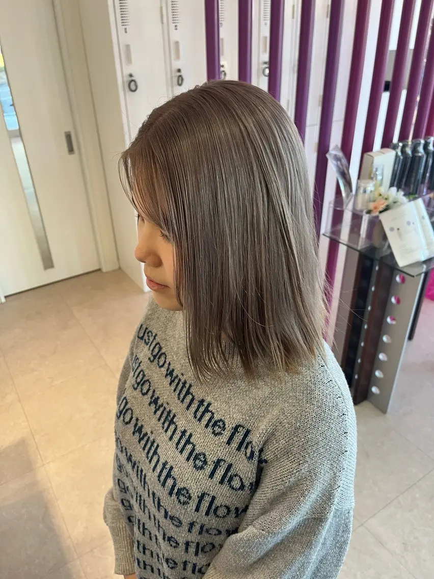 ミディアム カラー ベージュカラー ミルクティーベージュ ヘアカラー MAO カラーモデル募集中のヘアスタイル
